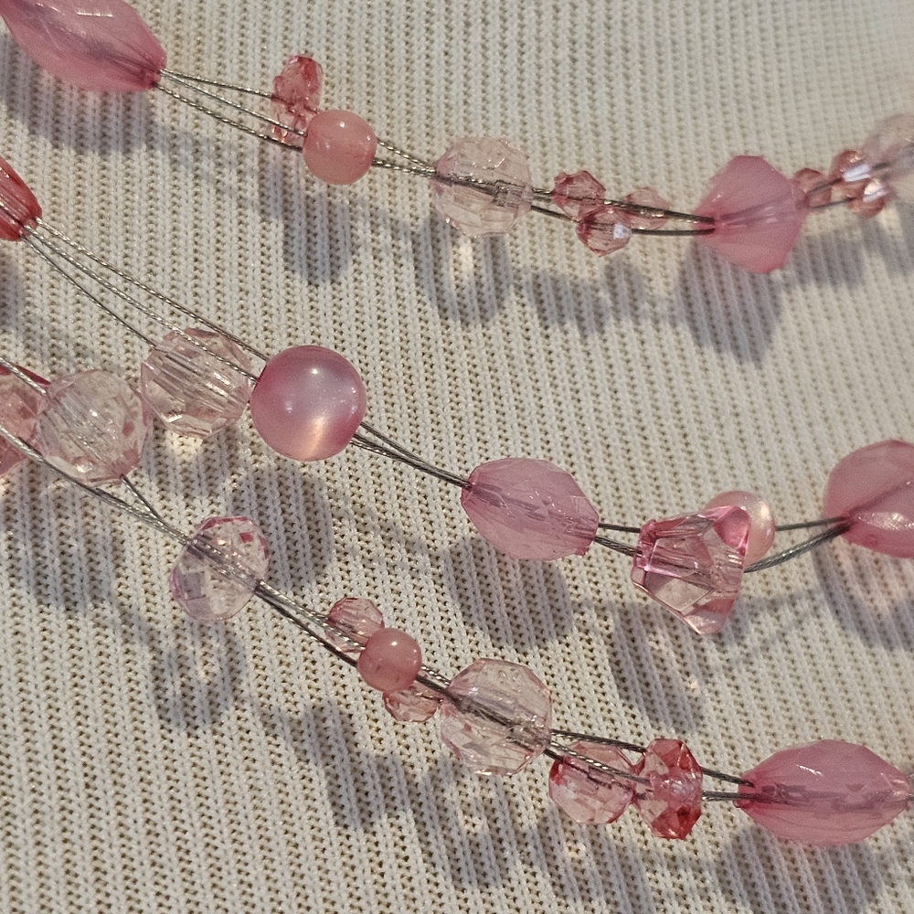 Triple-strand pink beaded illusion necklace - Picture 3 of 7